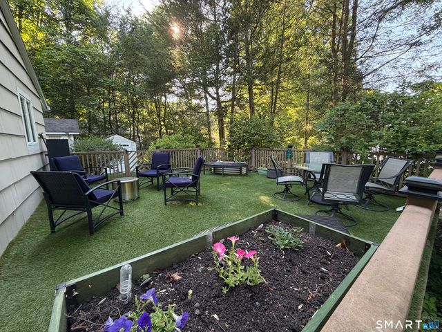 39 Cottage Street, Monroe, CT 06468