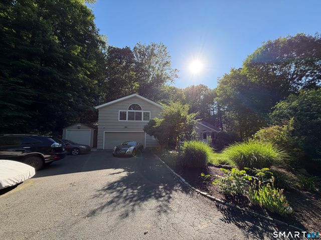 39 Cottage Street, Monroe, CT 06468