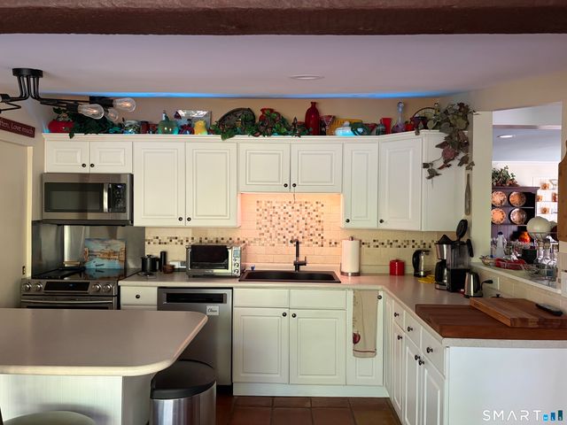 39 Cottage Street, Monroe, CT 06468