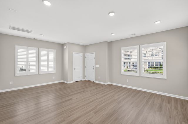 182 Oasis Dr, La Vergne, TN 37086