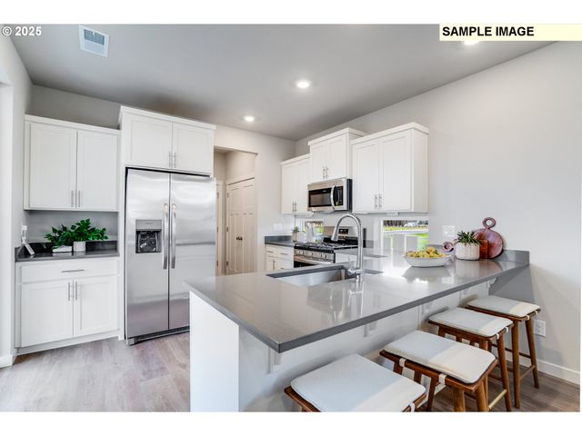 7381 Se DELINE St, Hillsboro, OR 97123