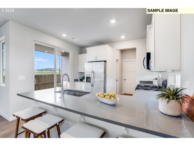 7381 Se DELINE St, Hillsboro, OR 97123