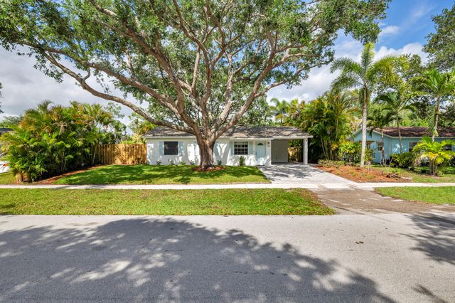 808 Iroquois Street, Jupiter, FL 33458