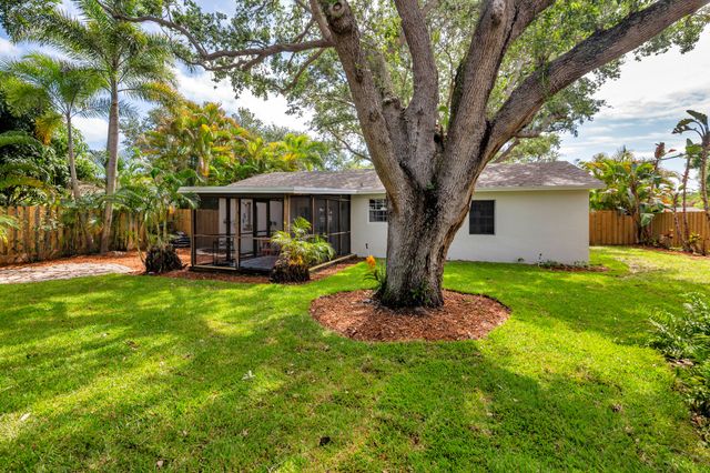 808 Iroquois Street, Jupiter, FL 33458