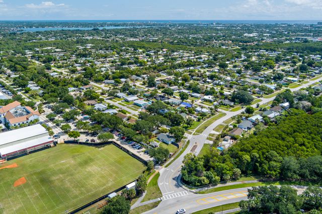 808 Iroquois Street, Jupiter, FL 33458