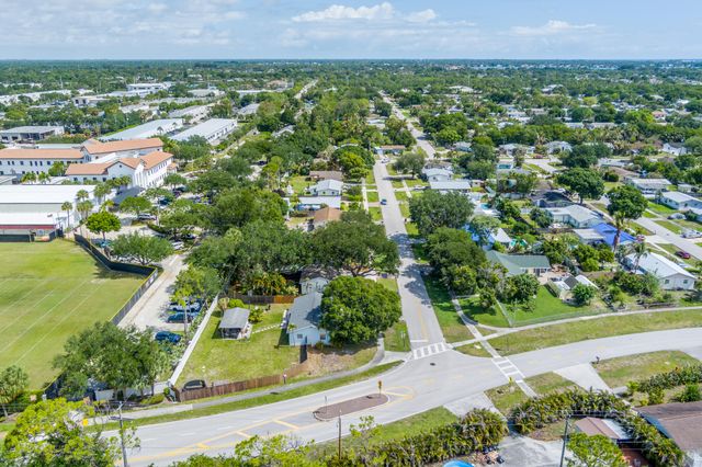 808 Iroquois Street, Jupiter, FL 33458