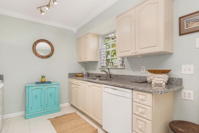 808 Iroquois Street, Jupiter, FL 33458