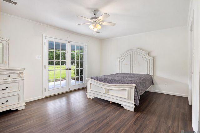 10101 La Hwy 22, St Amant, LA 70774