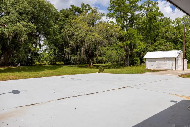10101 La Hwy 22, St Amant, LA 70774