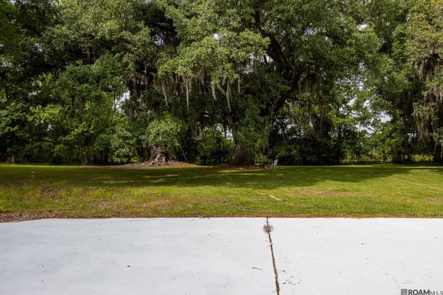 10101 La Hwy 22, St Amant, LA 70774