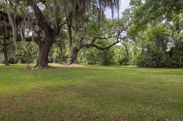10101 La Hwy 22, St Amant, LA 70774