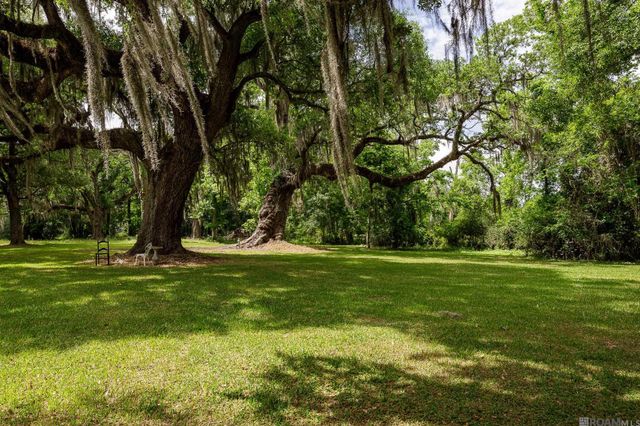 10101 La Hwy 22, St Amant, LA 70774
