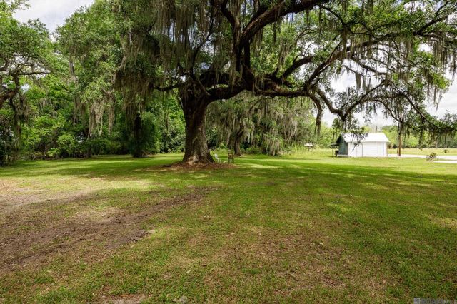10101 La Hwy 22, St Amant, LA 70774