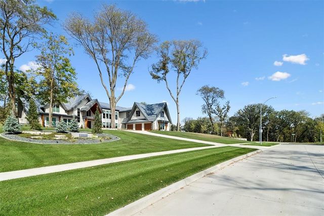 1557 Stonewood Drive, West Des Moines, IA 50266