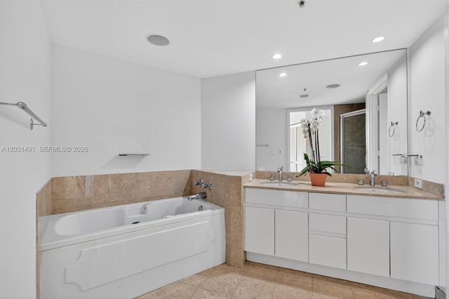 848 Brickell Key Drive 3402, Miami, FL 33131