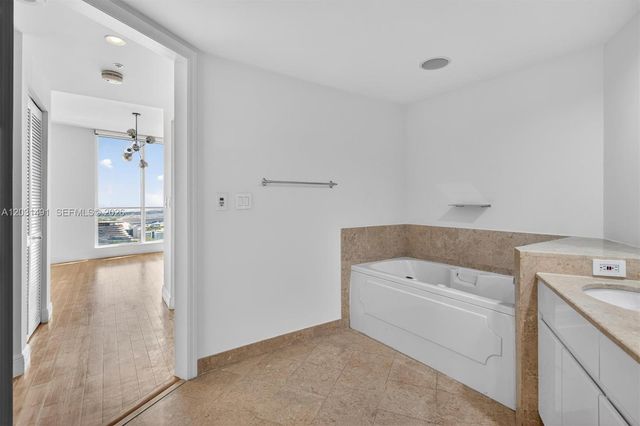 848 Brickell Key Drive 3402, Miami, FL 33131