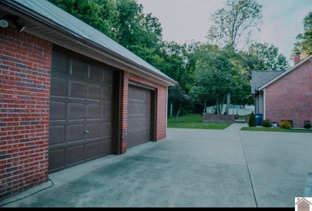 220 Valiant Drive, Paducah, KY 42001