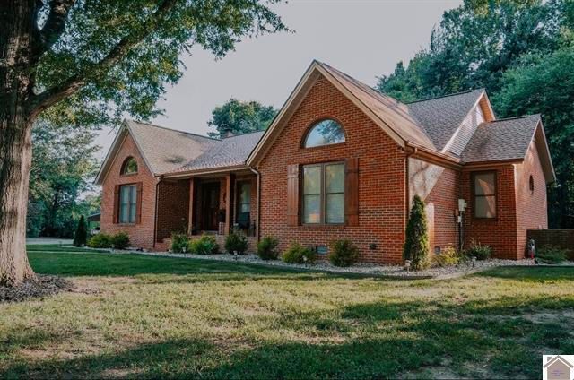 220 Valiant Drive, Paducah, KY 42001