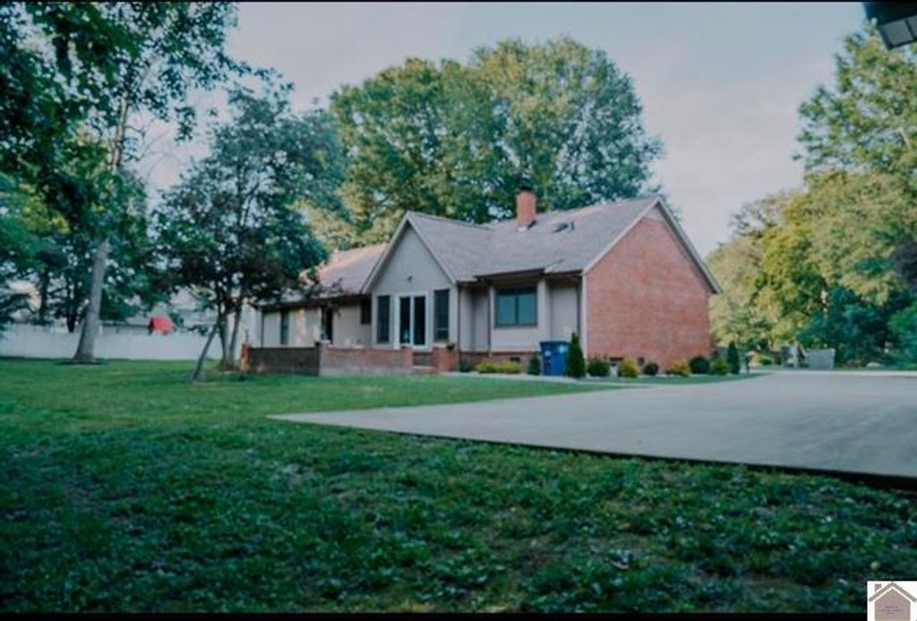 220 Valiant Drive, Paducah, KY 42001
