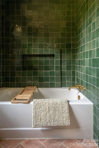 21 Lynwood Road, Asheville, NC 28804