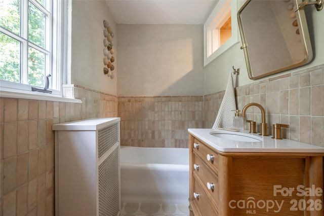 21 Lynwood Road, Asheville, NC 28804