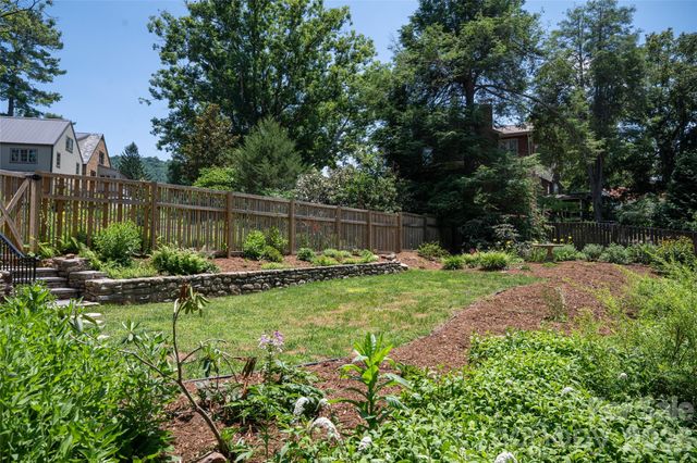 21 Lynwood Road, Asheville, NC 28804