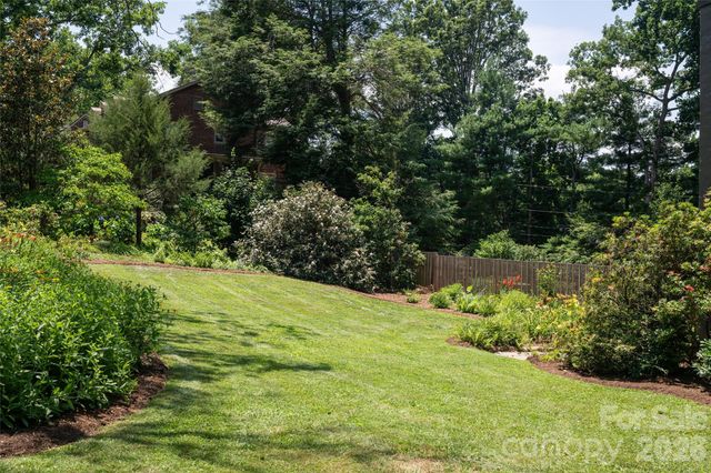 21 Lynwood Road, Asheville, NC 28804