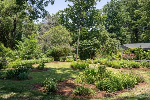 21 Lynwood Road, Asheville, NC 28804