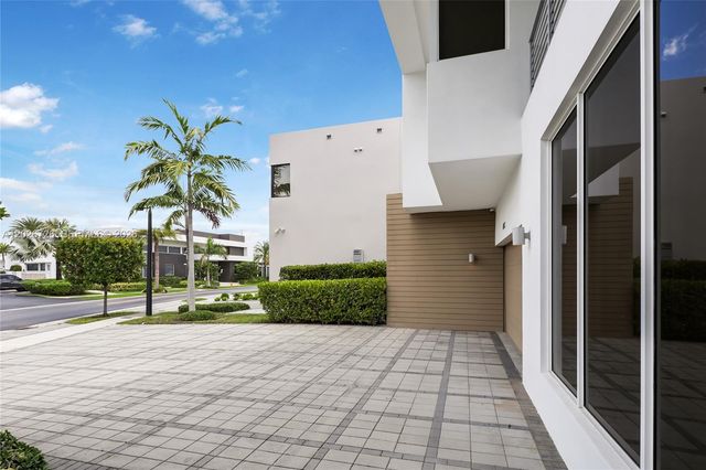 7441 NW 102nd Court, Doral, FL 33178