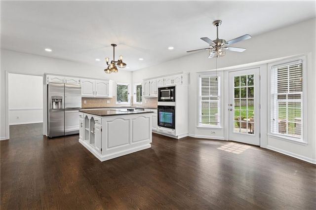 4993 W 129th Place, Leawood, KS 66209
