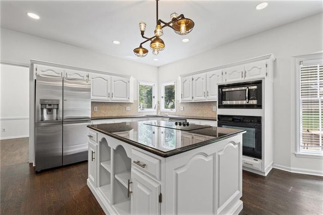 4993 W 129th Place, Leawood, KS 66209