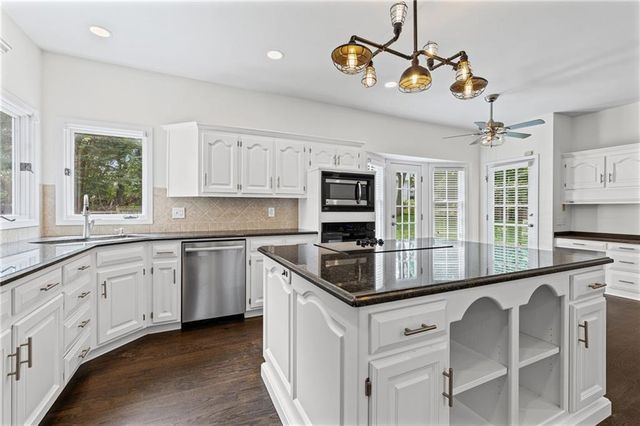 4993 W 129th Place, Leawood, KS 66209