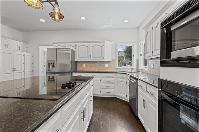 4993 W 129th Place, Leawood, KS 66209