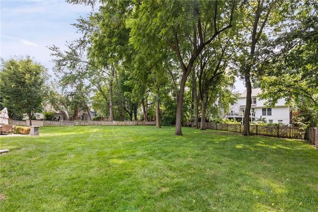 4993 W 129th Place, Leawood, KS 66209