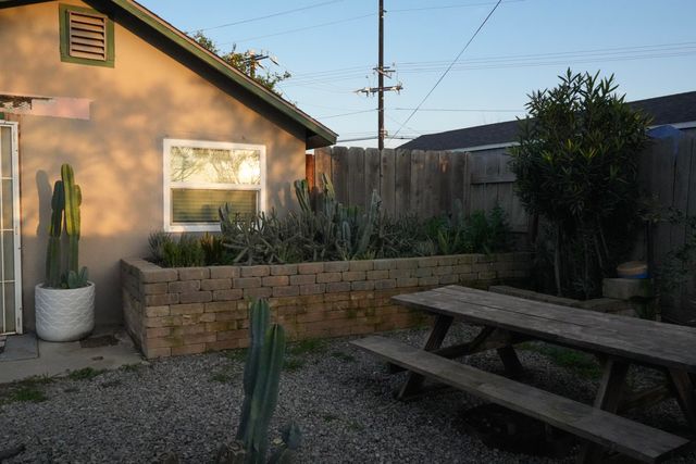 1705 E Foster Drive B, Tulare, CA 93274