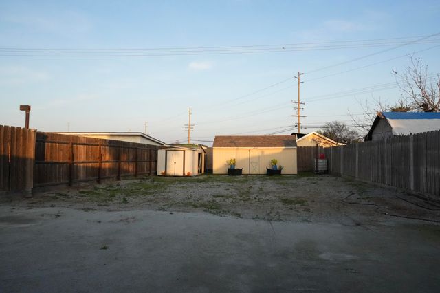 1705 E Foster Drive B, Tulare, CA 93274