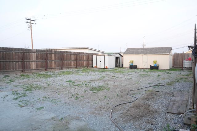 1705 E Foster Drive B, Tulare, CA 93274