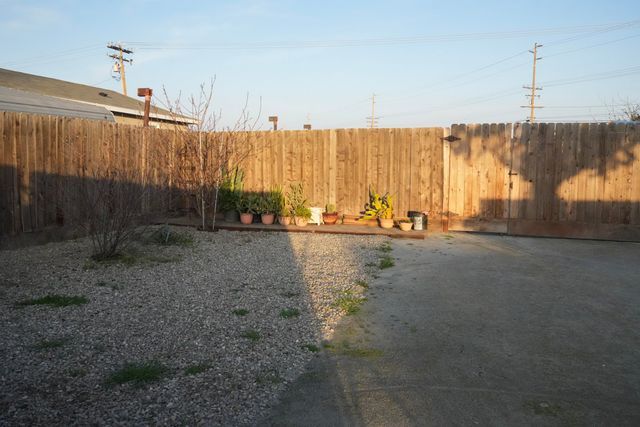 1705 E Foster Drive B, Tulare, CA 93274