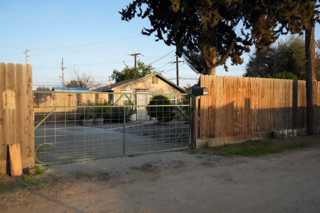 1705 E Foster Drive B, Tulare, CA 93274