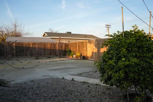 1705 E Foster Drive B, Tulare, CA 93274