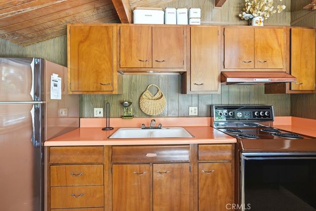 997 Berne, Crestline, CA 92325