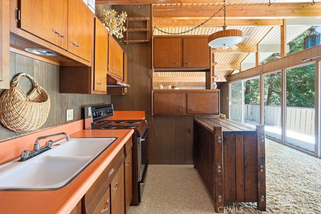 997 Berne, Crestline, CA 92325