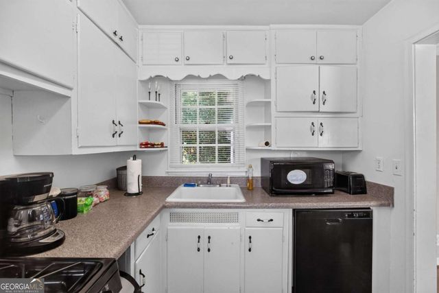 2727 Humphries Street, East Point, GA 30344
