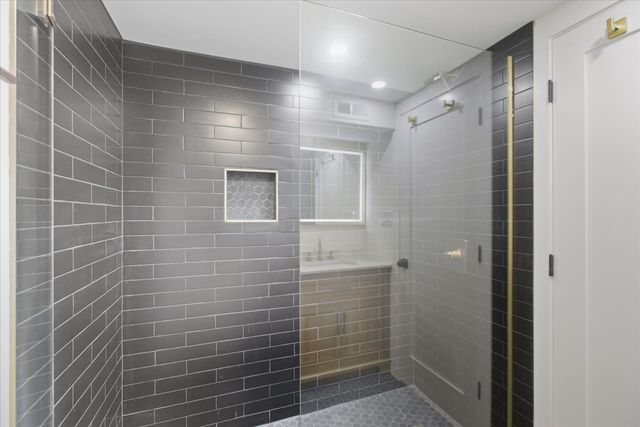 4636 N Hamilton Avenue 1, Chicago, IL 60625