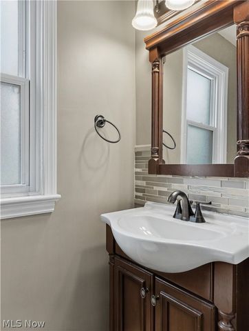 3805 Washington Boulevard, University Heights, OH 44118