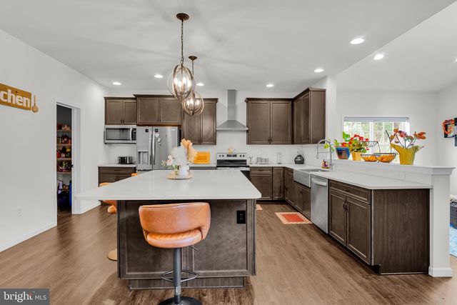 4555 LARK MEADOWS DR, Mechanicsburg, PA 17055