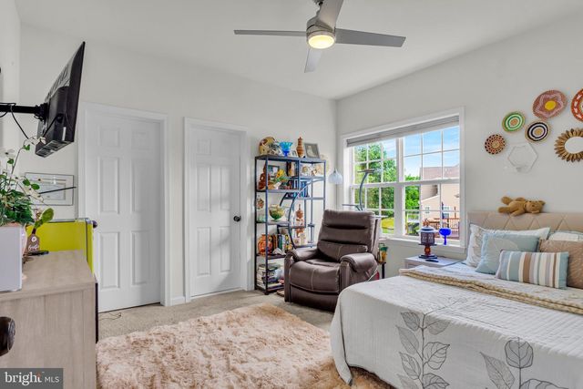4555 LARK MEADOWS DR, Mechanicsburg, PA 17055