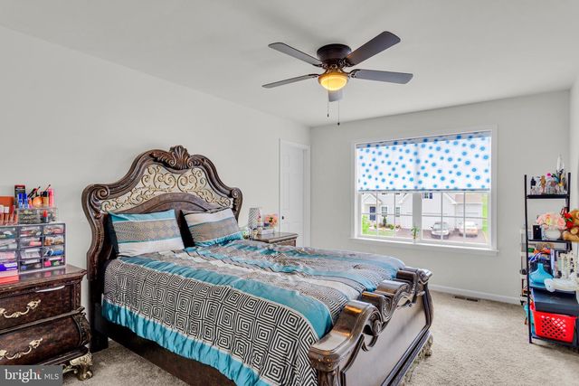 4555 LARK MEADOWS DR, Mechanicsburg, PA 17055