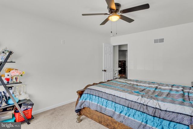 4555 LARK MEADOWS DR, Mechanicsburg, PA 17055