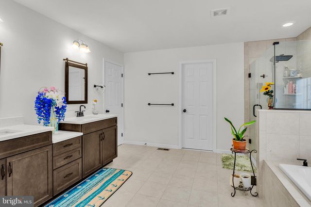 4555 LARK MEADOWS DR, Mechanicsburg, PA 17055